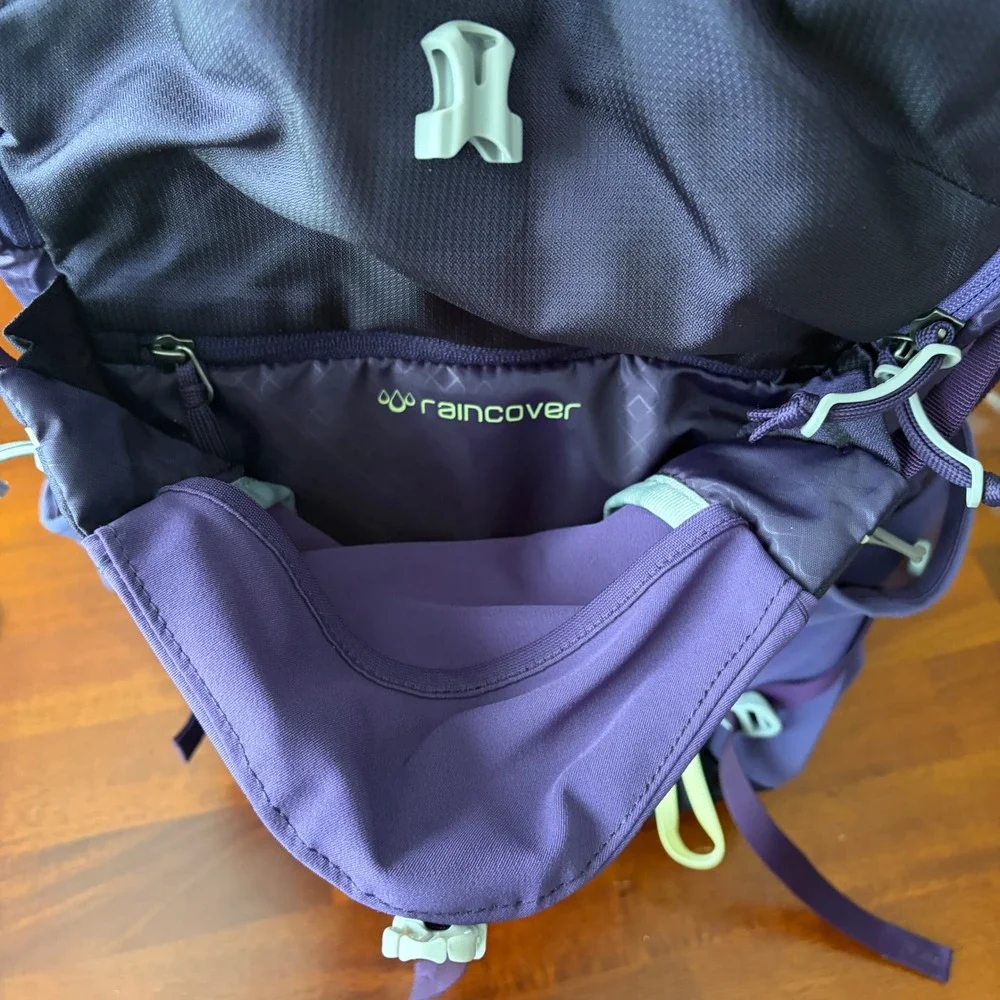 Gregory Jade 28 Women's Purple Small Hiking Backpack Rain Cover